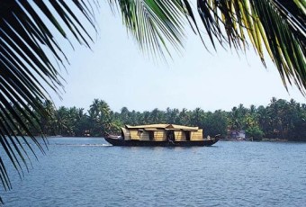506_india_kochi_kettuvallam_-_a_house_boat_in_kerala_back_waters